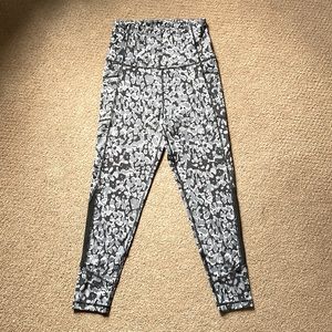 KAY UNGER 2 Side Pockets Women’s High Waist Camo Printed Leggings - Size M